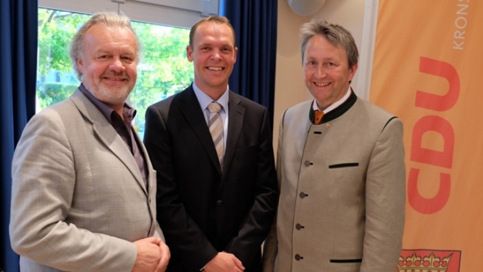 Bernd Carstensen mit Ingo Sander und Hauke Göttsch.